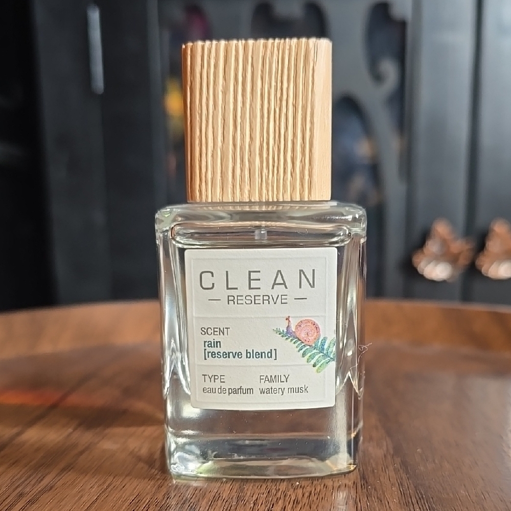 Tan and Cream Bath & Body Fragrance with Wooden Cap